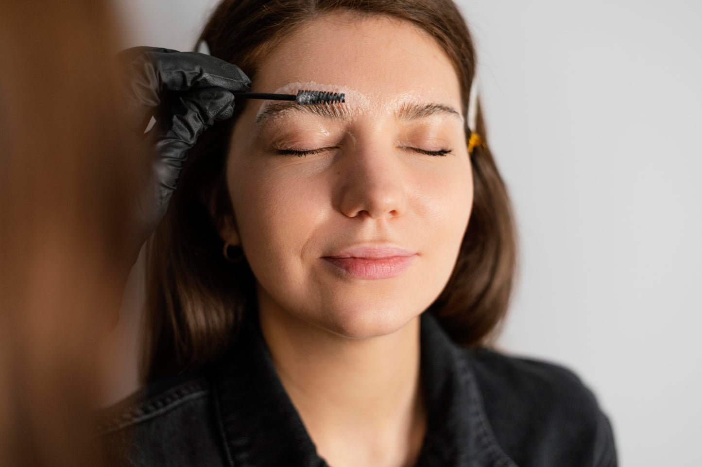 BROW LIFT avec épilation et teinture des sourcils